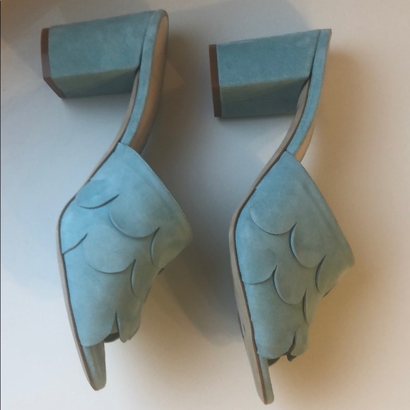 Dee Keller Blue Scalloped Heels - Picture 5 of 6